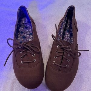 KALLI~WOMEN’S BROWN LACE UP~LOAFERS~8